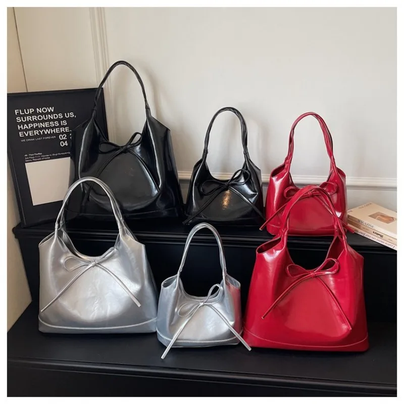 Classic Designer Elegant Diaper Bag Large Capacity Leather Tote Minimalist Trendy Shoulder Bag For Ladies Business Leisure
Classic Designer Elegant Diaper Bag Large Capacity Leather Tote Minimalist Trendy Shoulder Bag For Ladies Business Leisure