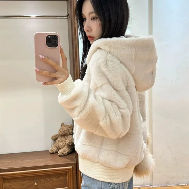 Осень-зима 2021, толстовки из искусственной норки, куртки, женские легкие стеганые куртки, теплая меховая верхняя одежда в корейском стиле, женская куртка 
Осень-зима 2021, толстовки из искусственной норки, куртки, женские легкие стеганые куртки, теплая меховая верхняя одежда в корейском стиле, женская куртка