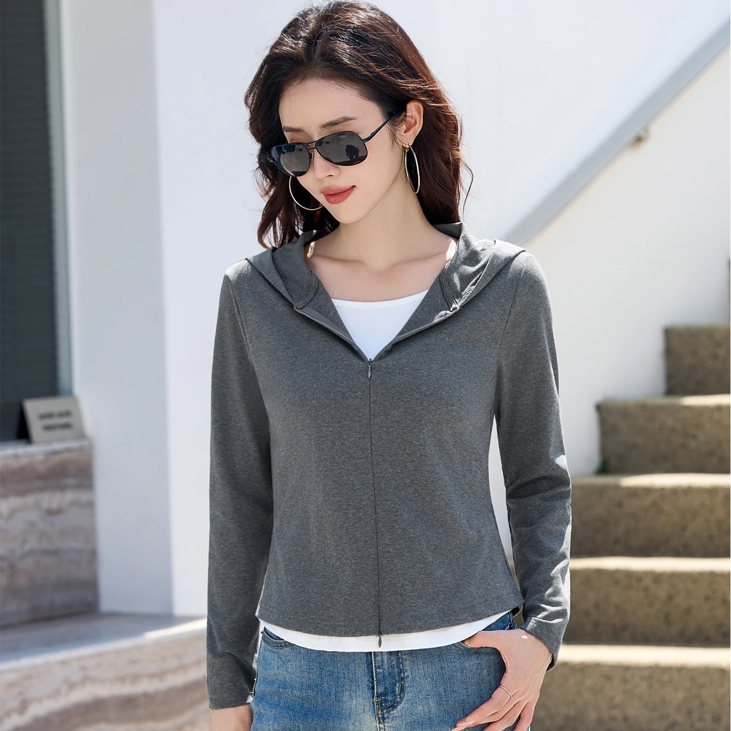 New Style Contrast Color Hooded Fake Two-Piece Sweatshirt Women's Long Sleeve Casual Sports Wear Loose Fit Hooded Shirt
New Style Contrast Color Hooded Fake Two-Piece Sweatshirt Women's Long Sleeve Casual Sports Wear Loose Fit Hooded Shirt