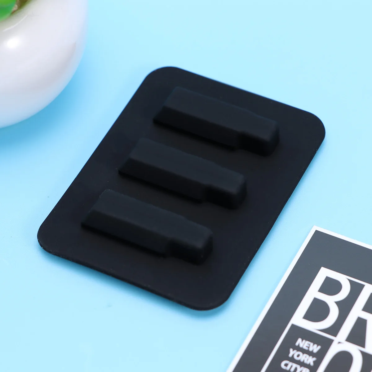 Mute Pad for Guitar Black Silicone Portable Easy Install Low Profile Design Preserves Tone Quality Ideal for Classical Acoustic
Mute Pad for Guitar Black Silicone Portable Easy Install Low Profile Design Preserves Tone Quality Ideal for Classical Acoustic