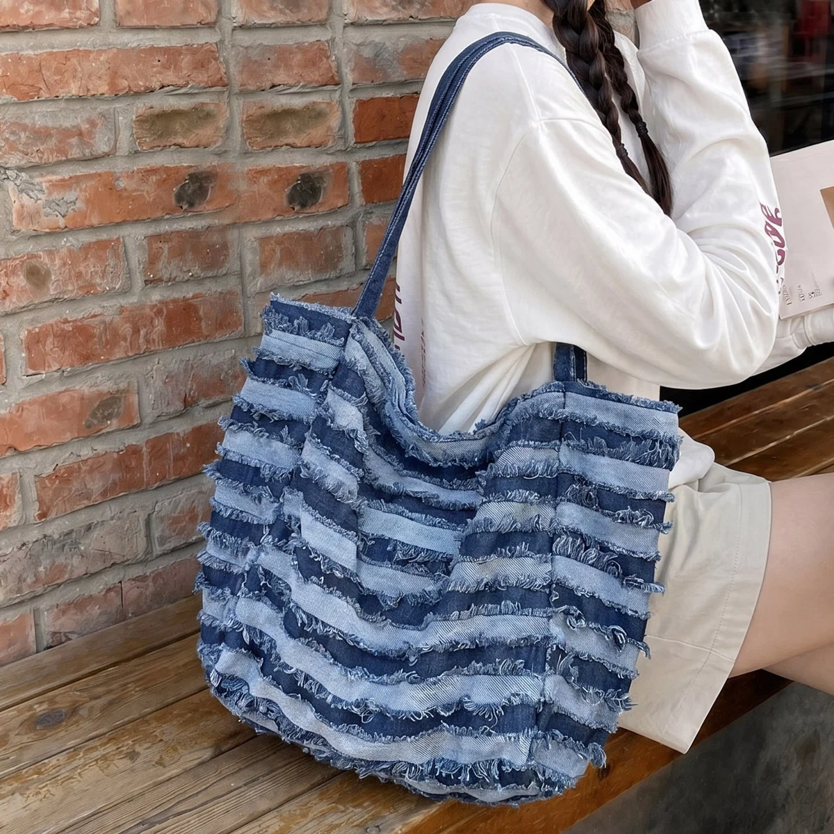 Denim Women Totes Large Capacity Suitable for Daily Commute stripes handbag, Campus Study Shoulder Bags, Weekend Outdoor Stroll
Denim Women Totes Large Capacity Suitable for Daily Commute stripes handbag, Campus Study Shoulder Bags, Weekend Outdoor Stroll