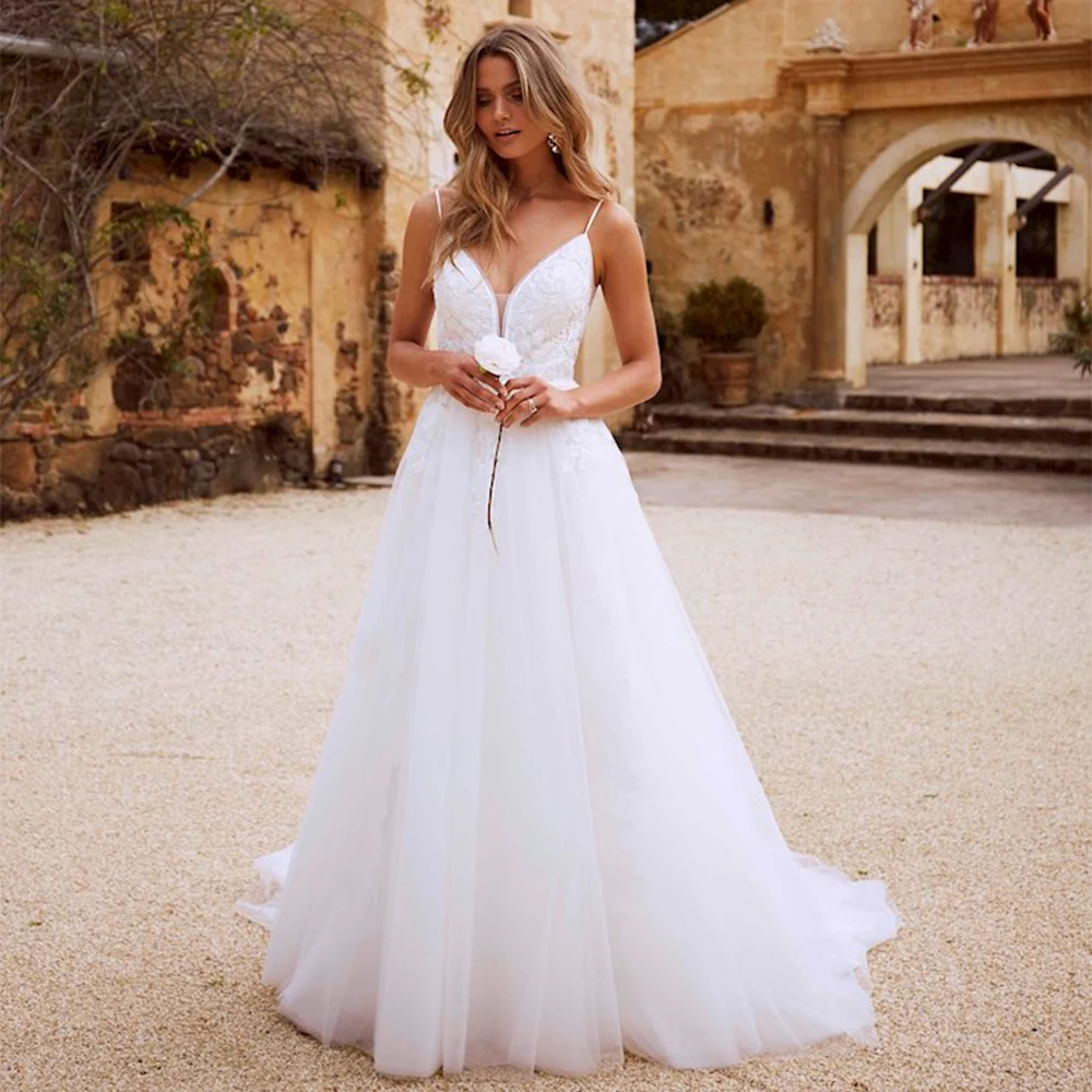 Pure White Boho Wedding Dress Sexy Spaghetti Straps V Neck Side Transparent A Line Tulle Bridal Gown for Women Bride Dresses
Pure White Boho Wedding Dress Sexy Spaghetti Straps V Neck Side Transparent A Line Tulle Bridal Gown for Women Bride Dresses