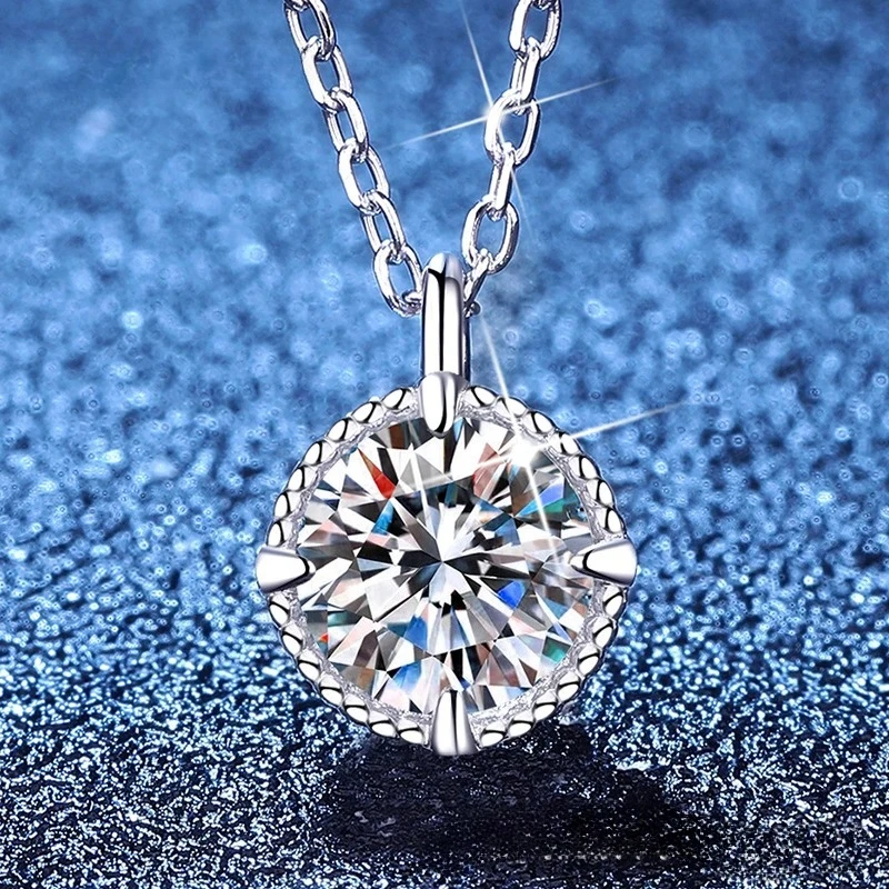 1CT Moissanite Certified GRA S925 Sterling Silver Necklace Women's Simple and Versatile Four Prongs Beads Jewelry G
1CT Moissanite Certified GRA S925 Sterling Silver Necklace Women's Simple and Versatile Four Prongs Beads Jewelry G