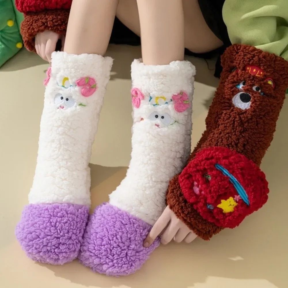 1 пара креативных забавных пушистых носков из кораллового флиса, утолщенные теплые носки для сна с 3D рисунком, мягкие повседневные забавные носки для женщин
1 пара креативных забавных пушистых носков из кораллового флиса, утолщенные теплые носки для сна с 3D рисунком, мягкие повседневные забавные носки для женщин