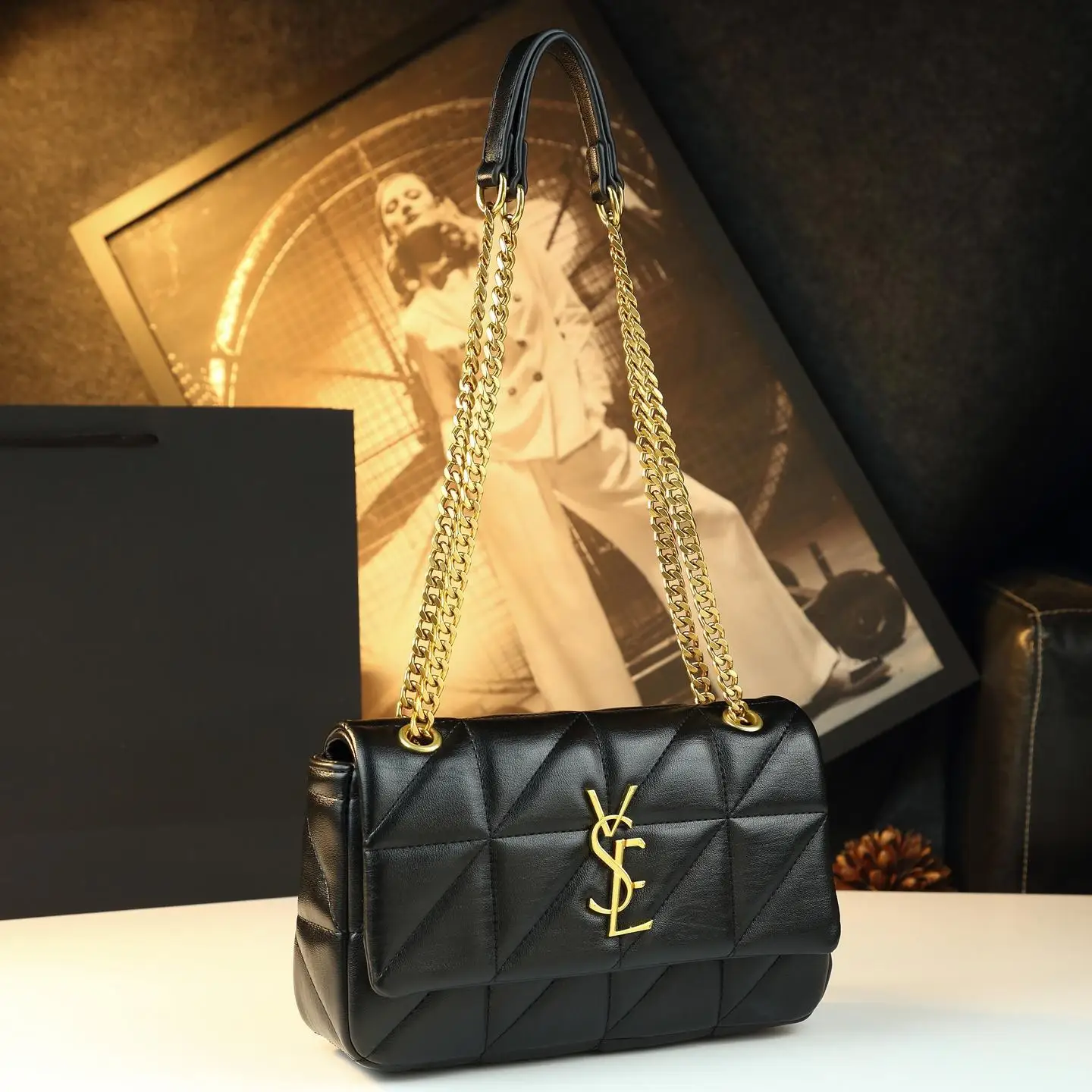 Designer Luxury Diaper Bag For Women Elegant Crossbody Bag Minimalist Leather Tote Vintage Inspired Solid Color Design
Designer Luxury Diaper Bag For Women Elegant Crossbody Bag Minimalist Leather Tote Vintage Inspired Solid Color Design