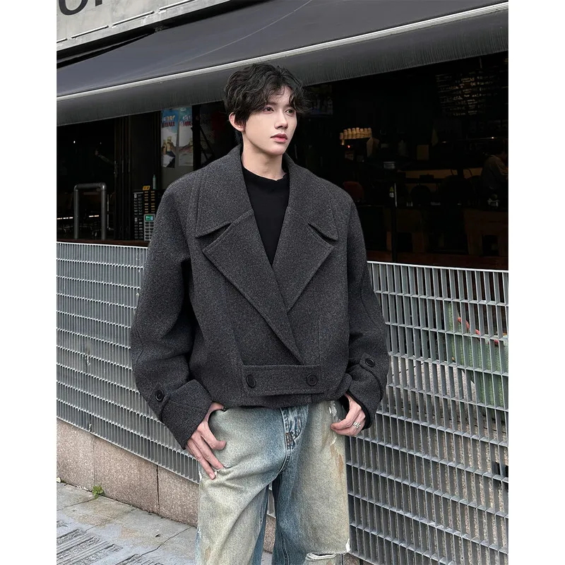 Мужской шерстяной костюм: повседневное пальто в корейском стиле, свободного кроя, средней длины, из полиэфирного волокна, для зимнего сезона, китайское производство...
Мужской шерстяной костюм: повседневное пальто в корейском стиле, свободного кроя, средней длины, из полиэфирного волокна, для зимнего сезона, китайское производство...
