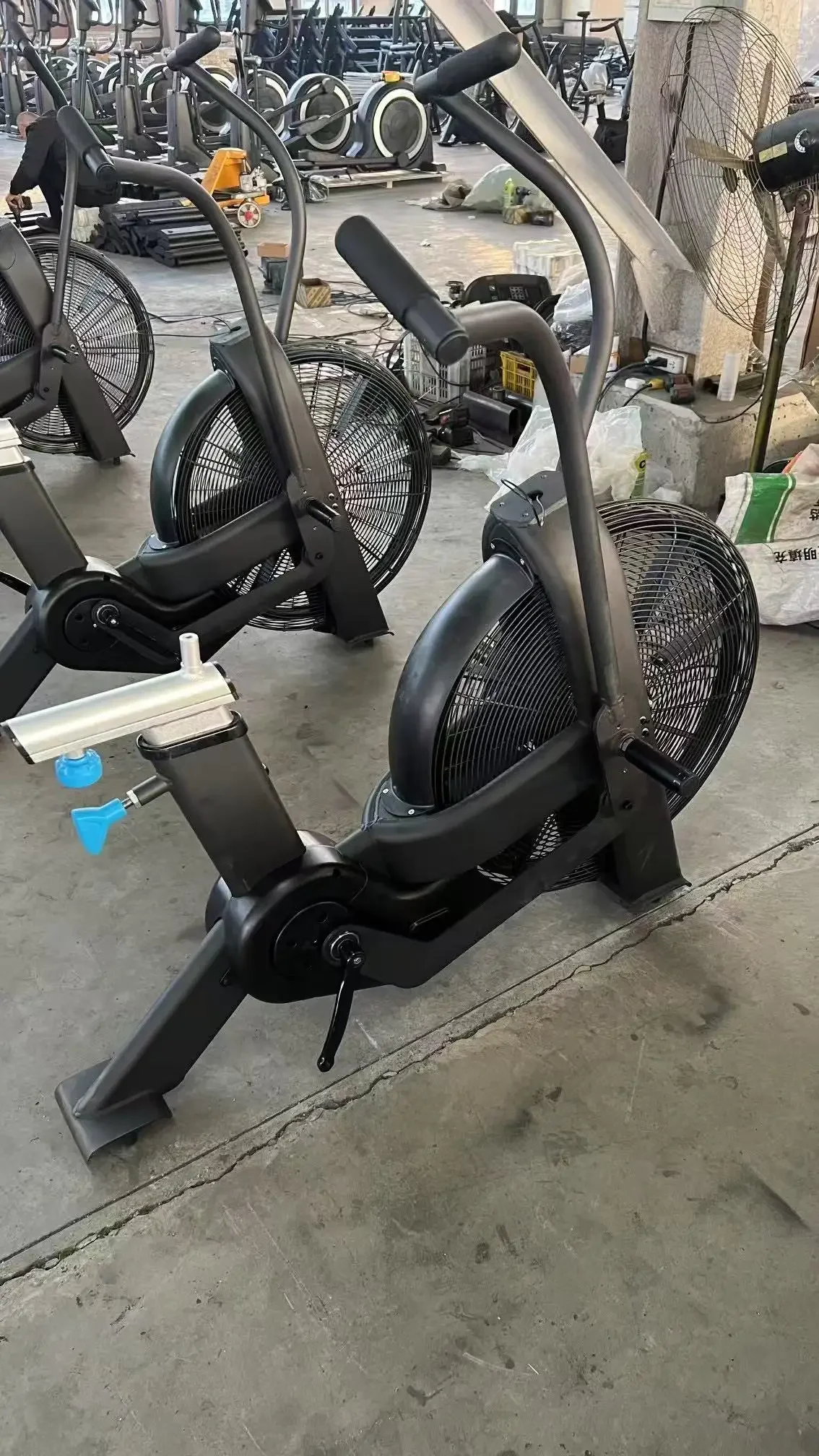 Heavy Duty Commercial Use Exercise air Bike From Dezhou Factory Indoor Gym Use Cardio Equipment1
Heavy Duty Commercial Use Exercise air Bike From Dezhou Factory Indoor Gym Use Cardio Equipment1