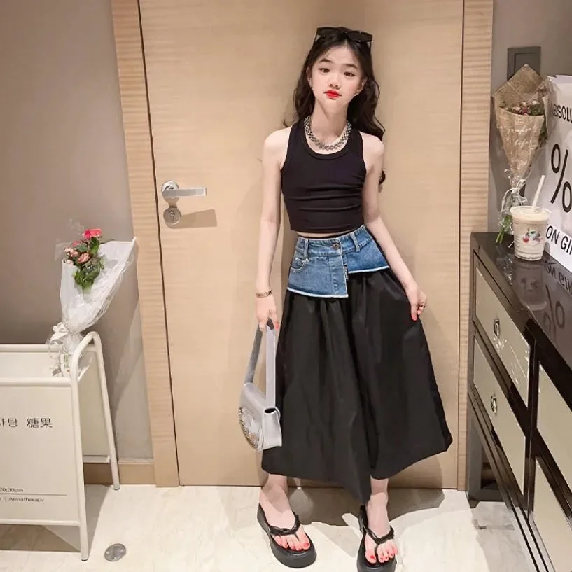 Girl Vest + Skirts 2pcs Sets Summer New Sleeveless Tops Denim Patchwork Slirts Suits Children Black Sets 4-16 Years
Girl Vest + Skirts 2pcs Sets Summer New Sleeveless Tops Denim Patchwork Slirts Suits Children Black Sets 4-16 Years
