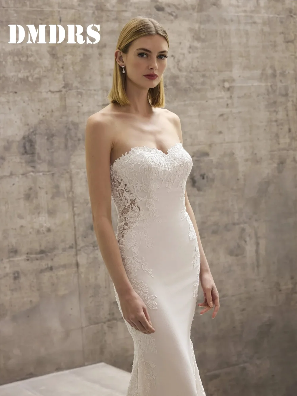 Romantic Strapless Wedding Dresses Elegant A-Line Appliqué Bridal Gowns Graceful Tulle Floor-Length Wedding Gowns Vestidos De No
Romantic Strapless Wedding Dresses Elegant A-Line Appliqué Bridal Gowns Graceful Tulle Floor-Length Wedding Gowns Vestidos De No