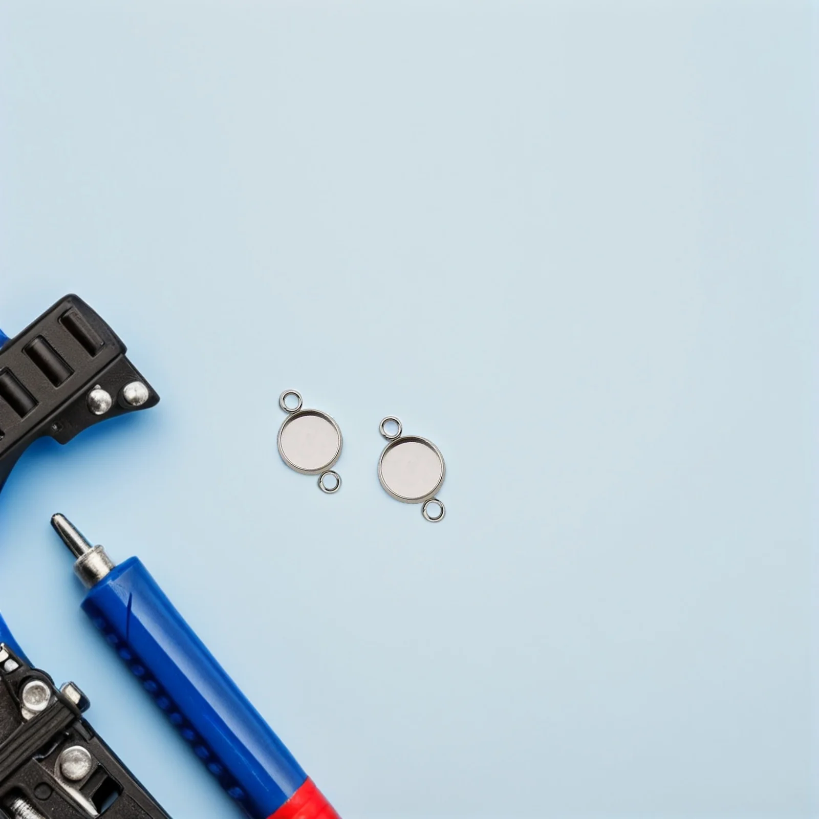 20 Pcs Gem Base Jewelry Blank Bezel Pendant Tray Earrings Cabochon Charms Round Connector Links DIY Connectors Stainless Steel
20 Pcs Gem Base Jewelry Blank Bezel Pendant Tray Earrings Cabochon Charms Round Connector Links DIY Connectors Stainless Steel