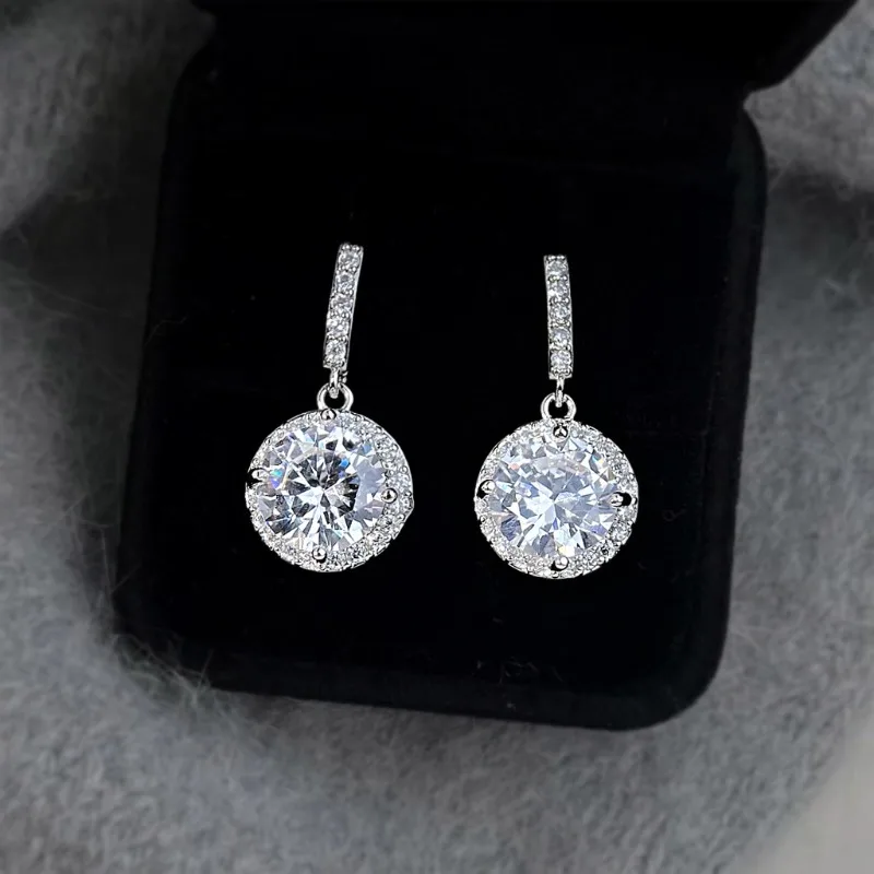 Round Zircon Inlaid Earrings 925 Silver Needle Fashion High-end Elegant New Women Jewelry
Round Zircon Inlaid Earrings 925 Silver Needle Fashion High-end Elegant New Women Jewelry