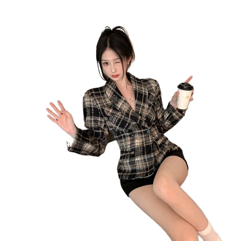 High Quality High Appearance Level British Fashion Women's Winter Thickened Plaid Jacket Wool Tweed Dopamine Fashion Explosion
High Quality High Appearance Level British Fashion Women's Winter Thickened Plaid Jacket Wool Tweed Dopamine Fashion Explosion