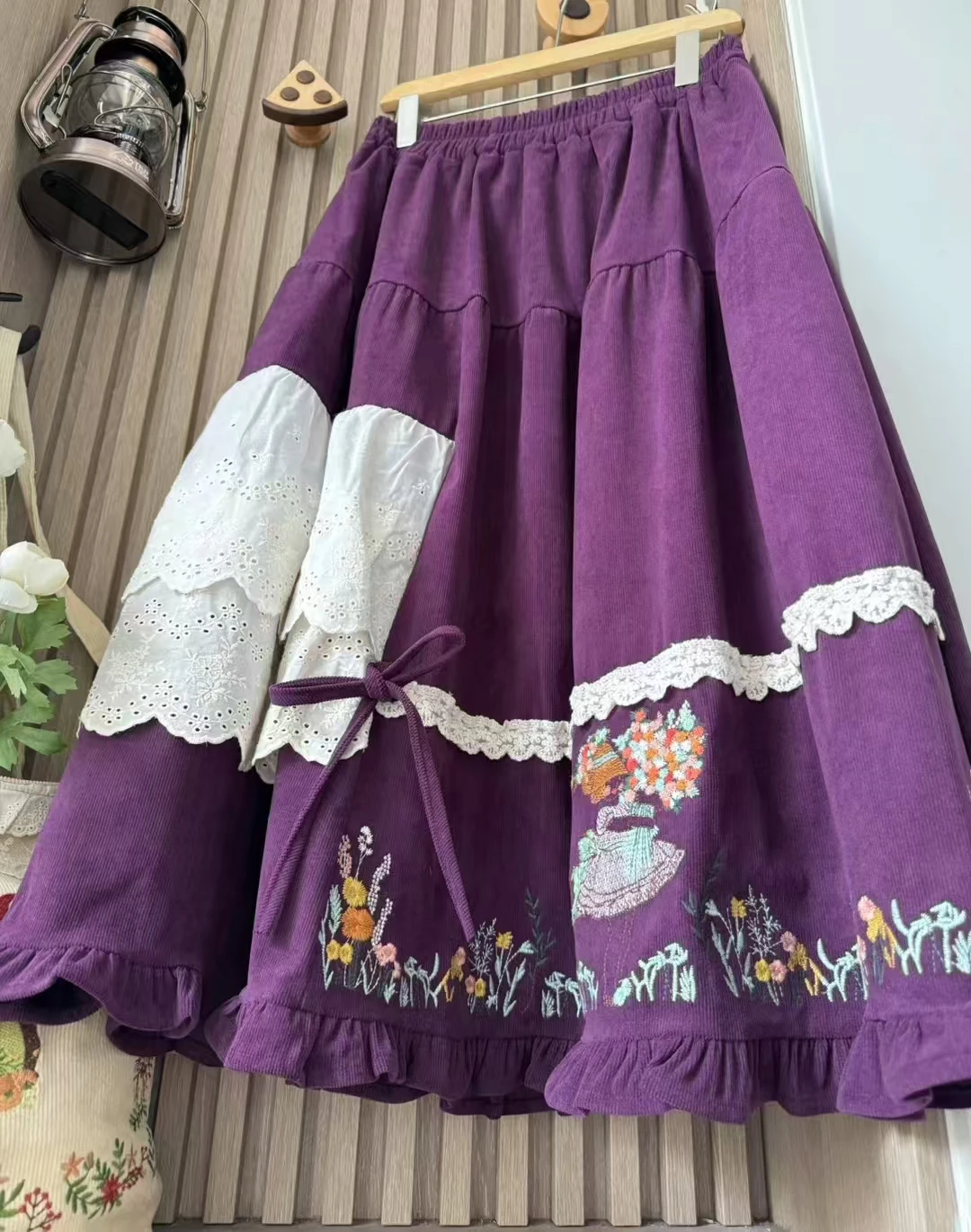 Vintage Embroidery Corduroy Purple Color Skirts Spring Autumn Winter Japanese Mori Girl Elastic High Waist A Line Skirts
Vintage Embroidery Corduroy Purple Color Skirts Spring Autumn Winter Japanese Mori Girl Elastic High Waist A Line Skirts