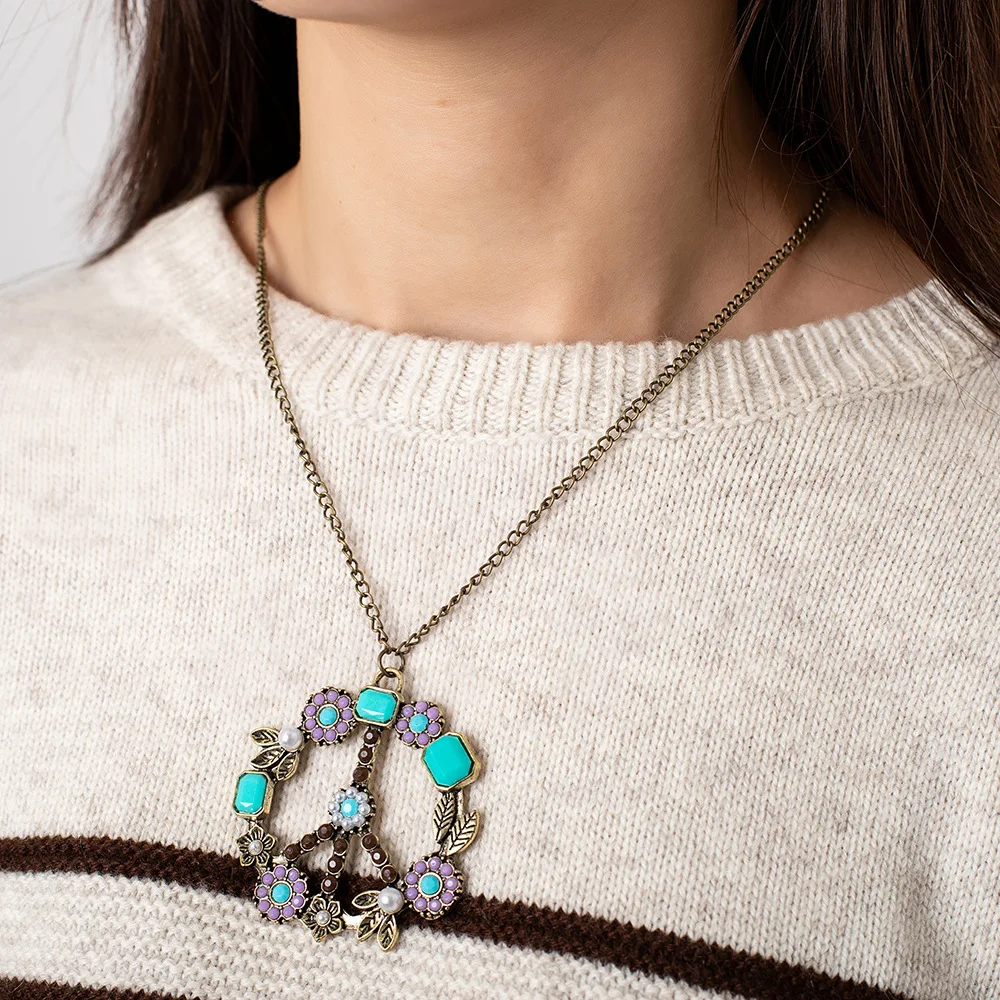 Necklace Vintage Personality Jewelry Inlaid Pearl LUCKY Wind Anti-War Flower Necklace
Necklace Vintage Personality Jewelry Inlaid Pearl LUCKY Wind Anti-War Flower Necklace