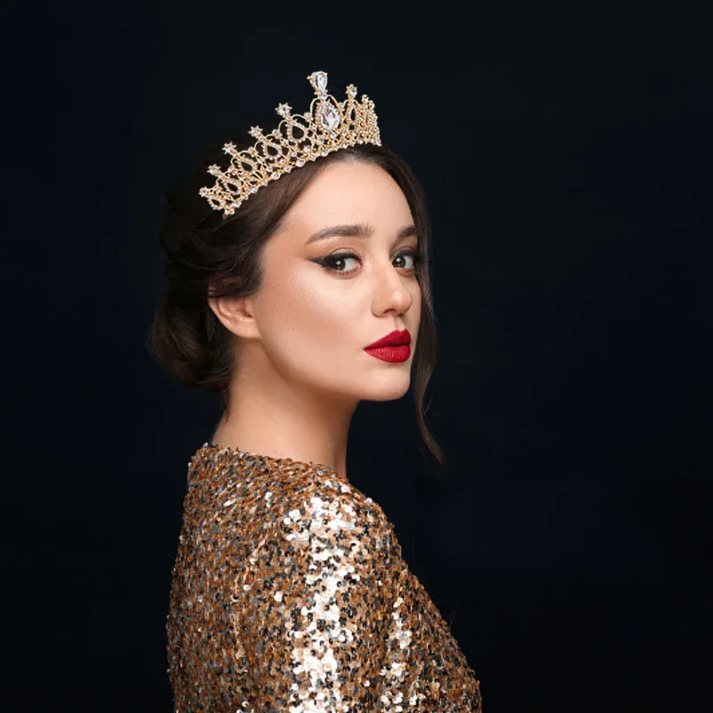 Fashion Crystal Crown Headwear Rhinestone Elegant Metal Crown Headband Wedding Bride Birthday Party Hairhead Hair Accessories
Fashion Crystal Crown Headwear Rhinestone Elegant Metal Crown Headband Wedding Bride Birthday Party Hairhead Hair Accessories