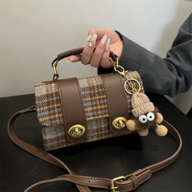Fashion retro plaid handbag versatile ins foreign style messenger bag small square bag women
Fashion retro plaid handbag versatile ins foreign style messenger bag small square bag women
