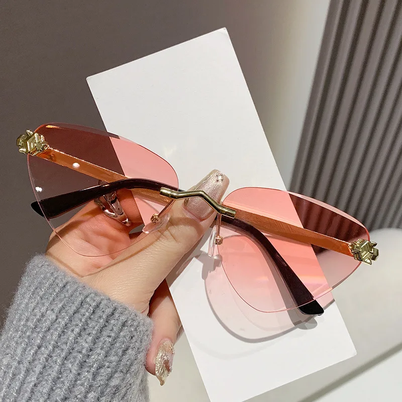 Fashion Frameless Cut Edge Sunglasses Triangle Cat Eye Metal Sunglasses Women UV Resistant Small Frame UV400 Sunglasses New
Fashion Frameless Cut Edge Sunglasses Triangle Cat Eye Metal Sunglasses Women UV Resistant Small Frame UV400 Sunglasses New