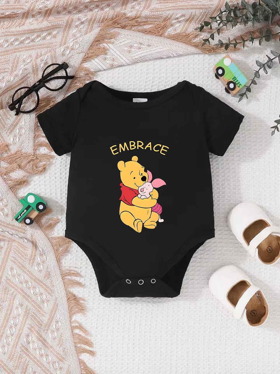 Официально лицензированный детский комбинезон-треугольник Disney "Винни-Пух"
Официально лицензированный детский комбинезон-треугольник Disney "Винни-Пух"