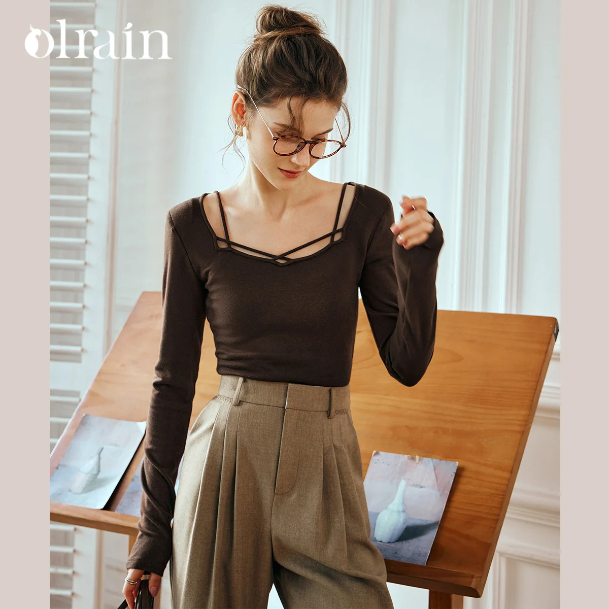 OLrain Mocha Sexy T-shirt 2025 Spring French Style Cotton Slim Fit Square Collar Hollow-out Long Sleeve Ladies Tops O24CT83829
OLrain Mocha Sexy T-shirt 2025 Spring French Style Cotton Slim Fit Square Collar Hollow-out Long Sleeve Ladies Tops O24CT83829