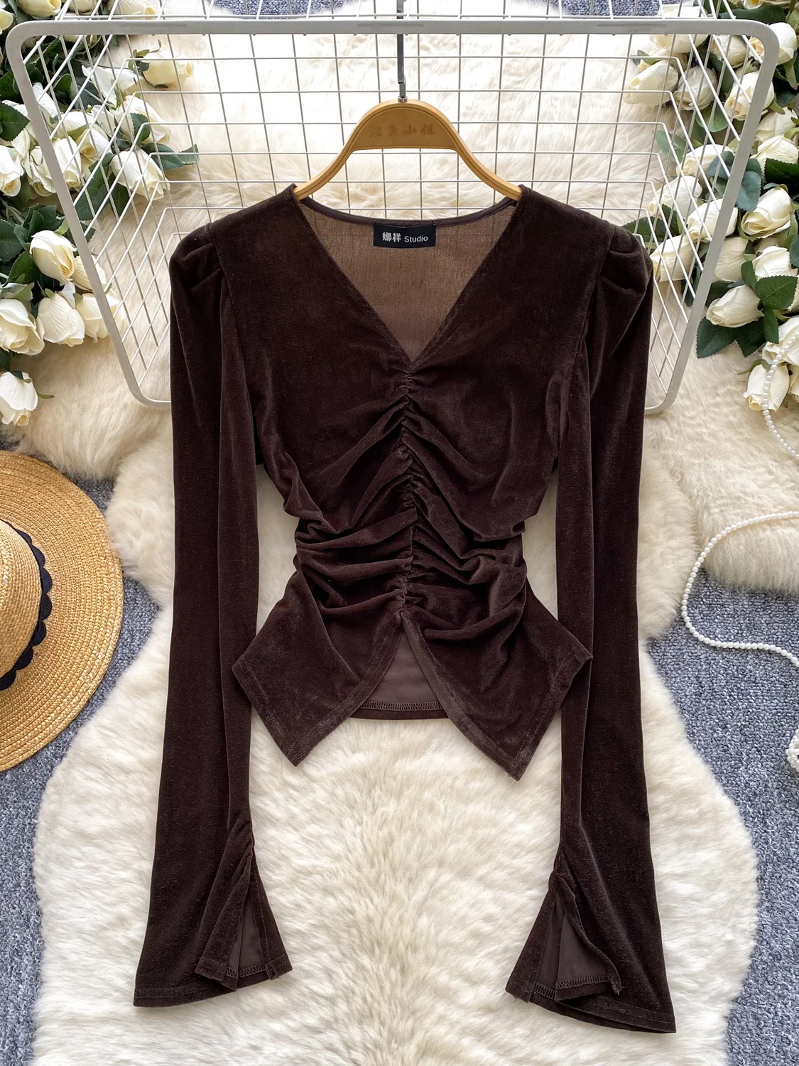 Retro High-End Velvet irt Women's Slim Fit Bell Sve V-Ne Padded Folding Autumn Winter Versatile Base Layer Top
Retro High-End Velvet irt Women's Slim Fit Bell Sve V-Ne Padded Folding Autumn Winter Versatile Base Layer Top