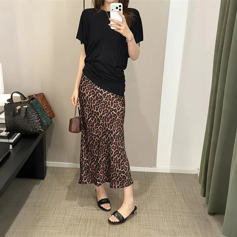 Elegant Coffee Brown Leopard Print Split Half-length Skirt Women's Summer Fashion Midi Skirt Straight Cut Silk Fabric
Elegant Coffee Brown Leopard Print Split Half-length Skirt Women's Summer Fashion Midi Skirt Straight Cut Silk Fabric