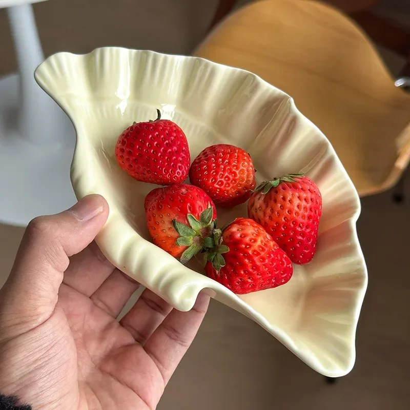Cream Ceramic Shell Plate Jewelry Display Storage Trays Kitchen Tableware Decorations Home Storage Organization Fruit Salad Dish
Cream Ceramic Shell Plate Jewelry Display Storage Trays Kitchen Tableware Decorations Home Storage Organization Fruit Salad Dish