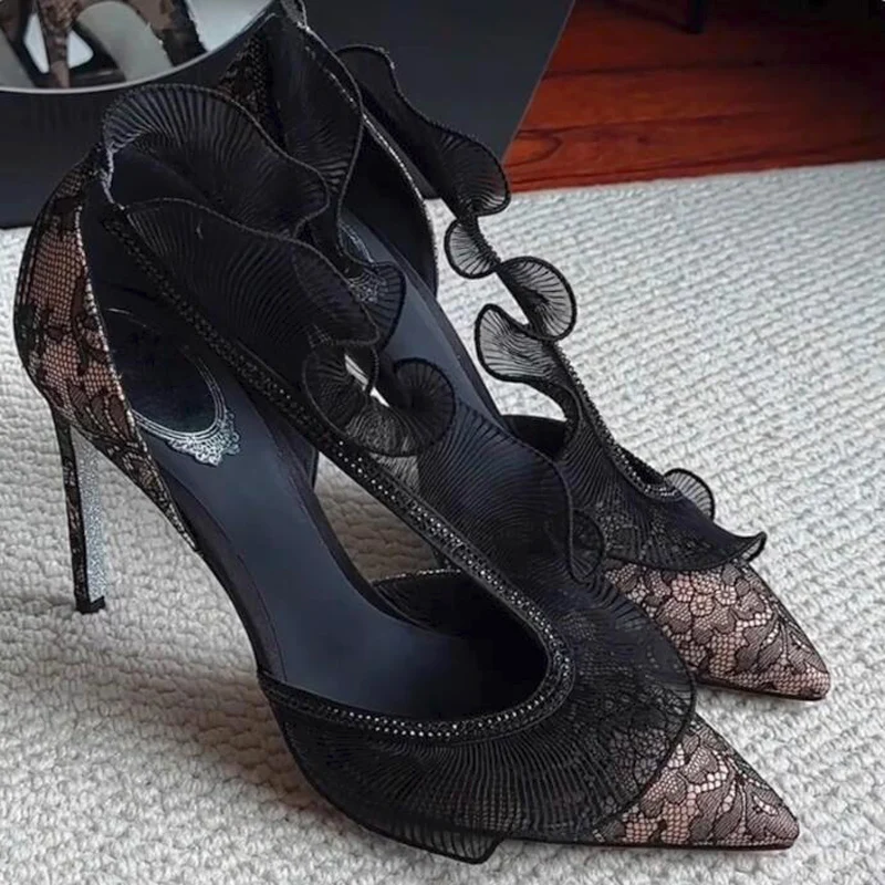 Black Flower Lace Slanted Ruffles Strap Wedding Pumps Pointed Toe 9 cm High Heels Fashion Women Shoes
Black Flower Lace Slanted Ruffles Strap Wedding Pumps Pointed Toe 9 cm High Heels Fashion Women Shoes