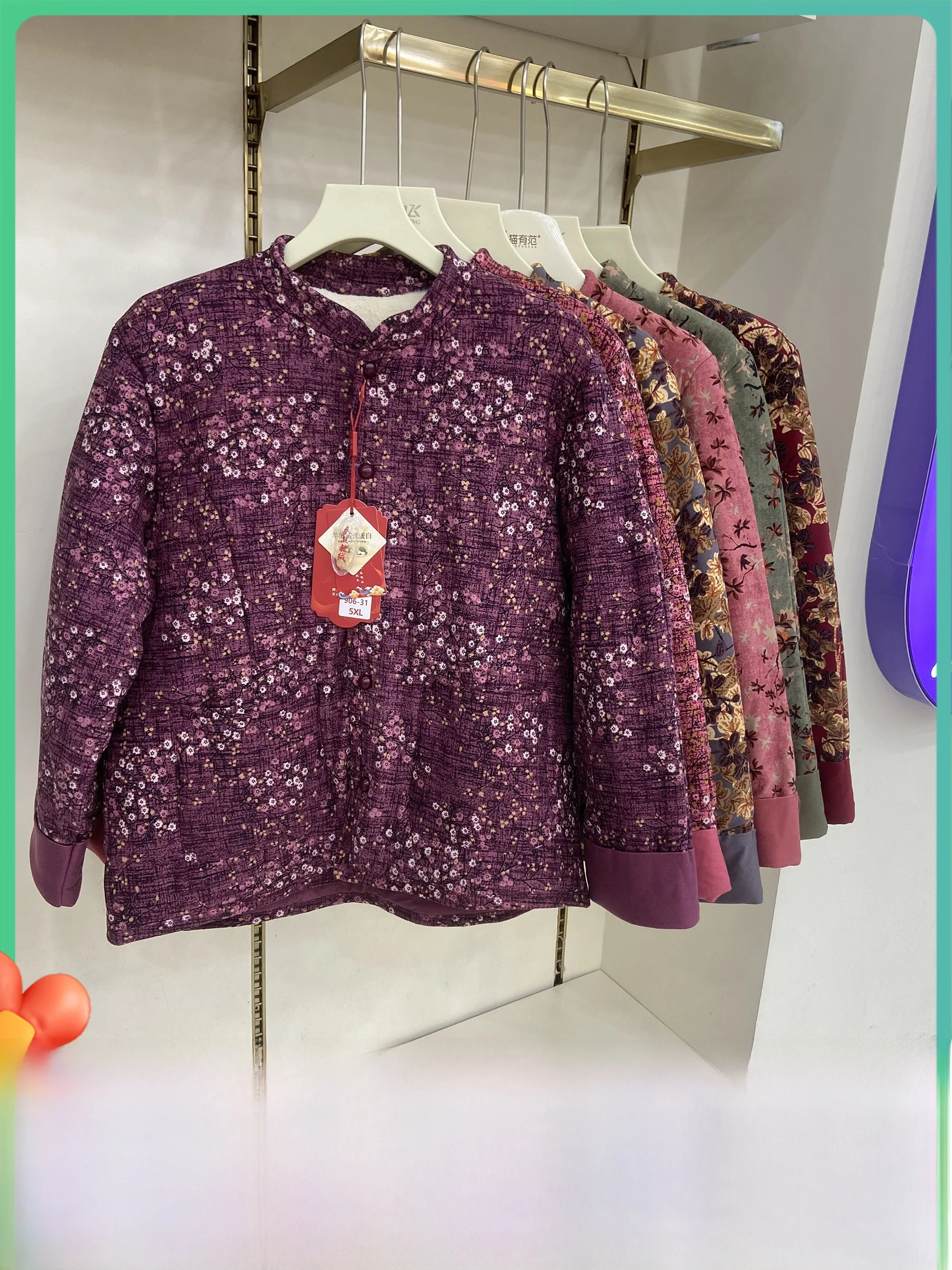 Теплая, комфортная хлопковая куртка с флисовой подкладкой для среднего и старшего возраста, осенне-зимняя новинка с цветочным принтом
Теплая, комфортная хлопковая куртка с флисовой подкладкой для среднего и старшего возраста, осенне-зимняя новинка с цветочным принтом