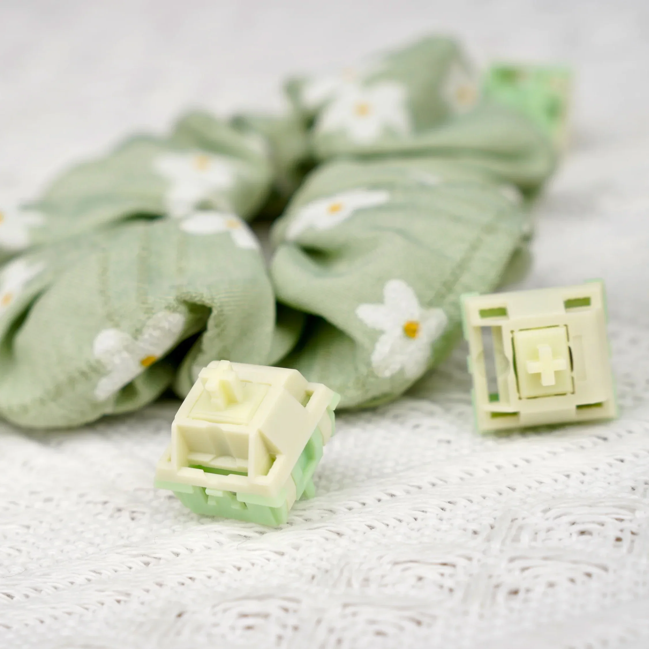 Keygeek Matcha Pudding Switch DIY Mechanical Keyboard Switch Pre Lubed 37gf 42gf Actuation Force 5 Pin Keyboard Switches
Keygeek Matcha Pudding Switch DIY Mechanical Keyboard Switch Pre Lubed 37gf 42gf Actuation Force 5 Pin Keyboard Switches