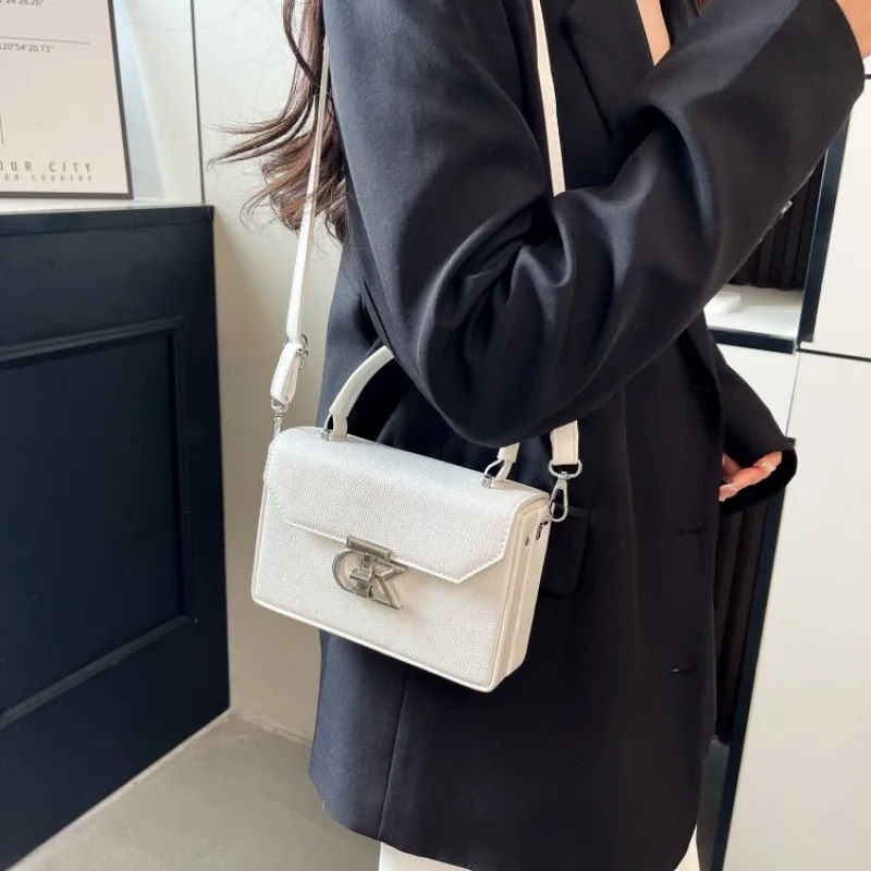 Classic Elegant Leather Handbag for Women Minimalist Vintage Style High End Craft Casual Crossbody Shoulder Bag
Classic Elegant Leather Handbag for Women Minimalist Vintage Style High End Craft Casual Crossbody Shoulder Bag