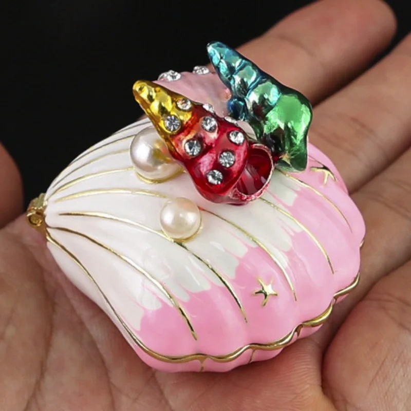Mini Jewelry Storage Box Ear Studs Organizer,Engraving Conch Inlaid Pearl Alloy Ring Storage Jar Dresser Display Couple Gifts
Mini Jewelry Storage Box Ear Studs Organizer,Engraving Conch Inlaid Pearl Alloy Ring Storage Jar Dresser Display Couple Gifts