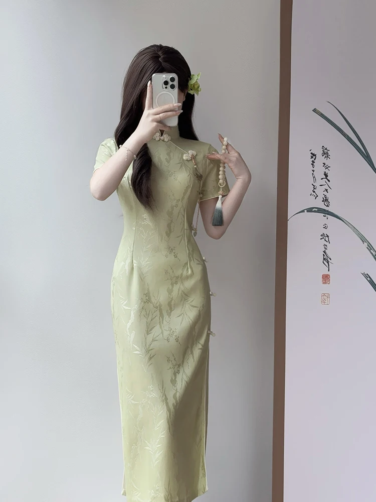 Новое китайское кружевное платье миди с цветочным принтом, коротким рукавом, низким разрезом, для молодых женщин, повседневное, обновленная модель, большие размеры
Новое китайское кружевное платье миди с цветочным принтом, коротким рукавом, низким разрезом, для молодых женщин, повседневное, обновленная модель, большие размеры