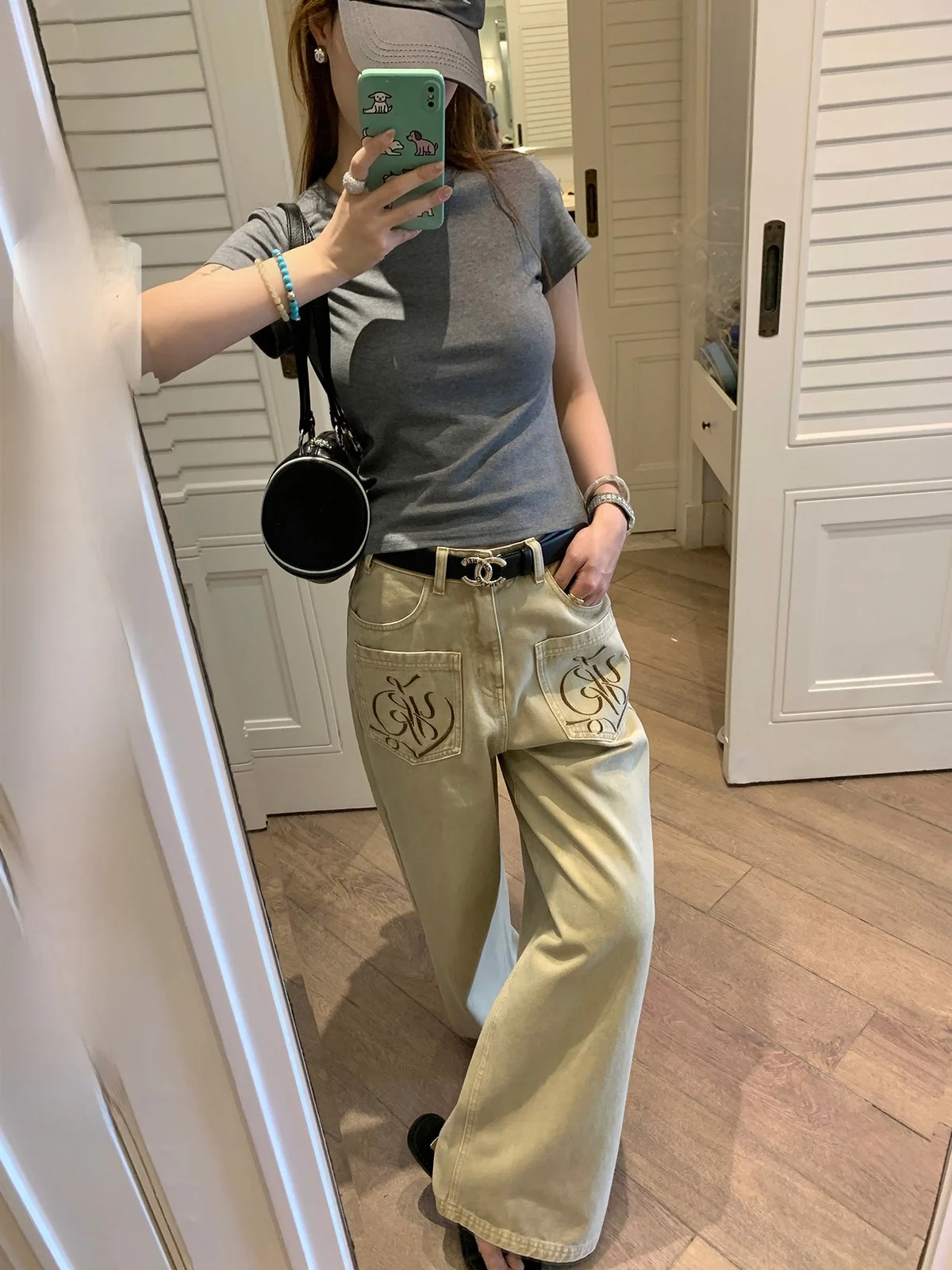 Spring Kaki Color Embroidered Wide Leg Jeans Women's Casual Style Natural Waist Denim Pants Loose Fit No Stretch Chinese Cila...
Spring Kaki Color Embroidered Wide Leg Jeans Women's Casual Style Natural Waist Denim Pants Loose Fit No Stretch Chinese Cila...