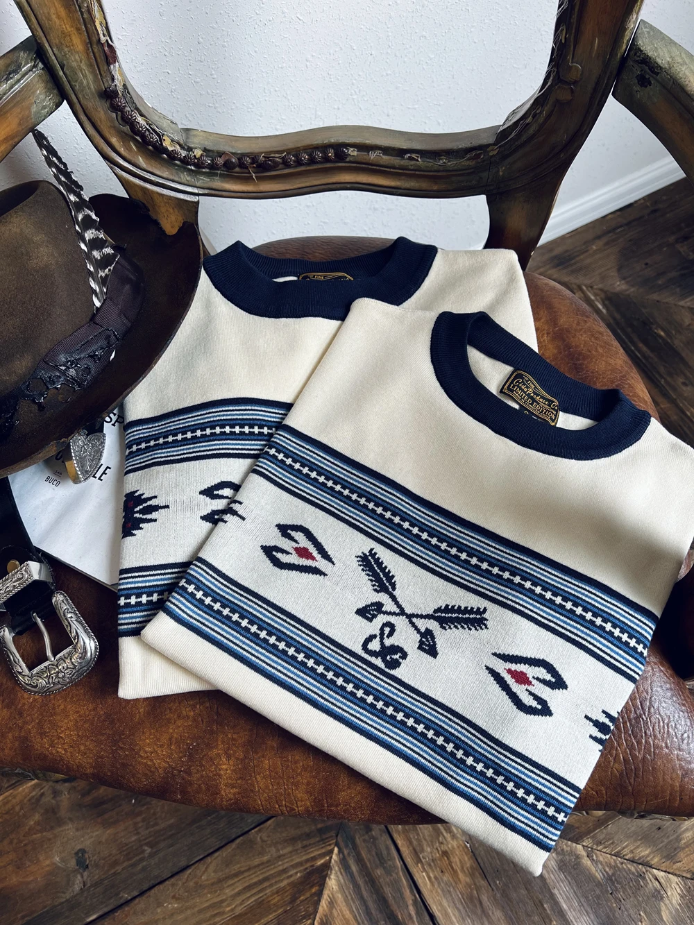 American Retro Navajo Western Cowboy Knitted T-irt round Ne ort Sve Breathable Cotton Faion Urban Sle for Youth
American Retro Navajo Western Cowboy Knitted T-irt round Ne ort Sve Breathable Cotton Faion Urban Sle for Youth
