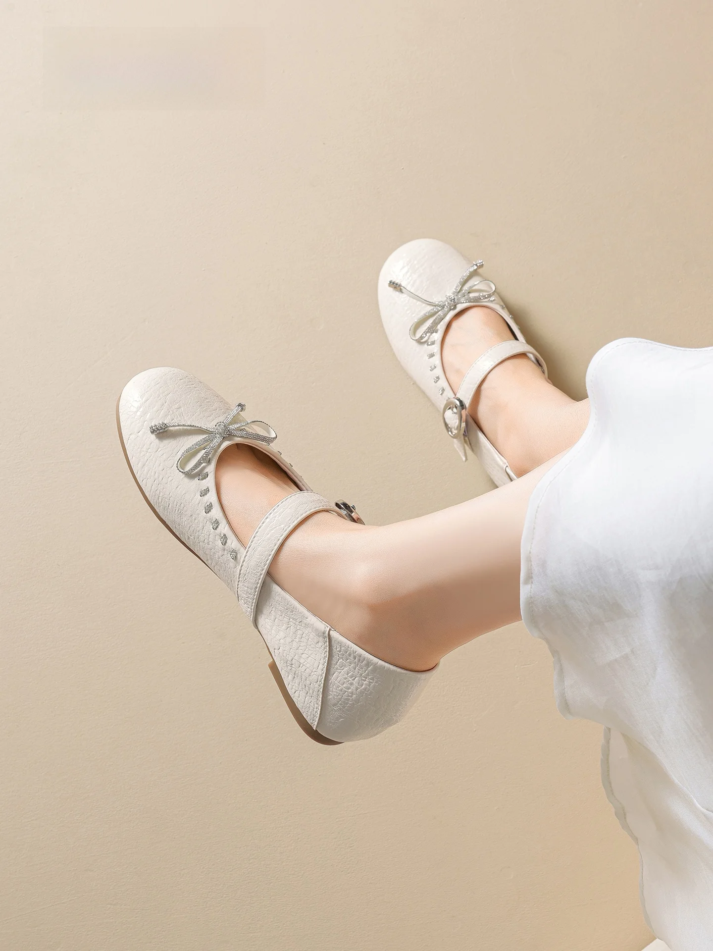 Ballet Mary Jane Flat Heel Shoes Women's Summer New One-Strap Comfortable Versatile Leather Shoes round Toe Rubber Outsole
Ballet Mary Jane Flat Heel Shoes Women's Summer New One-Strap Comfortable Versatile Leather Shoes round Toe Rubber Outsole