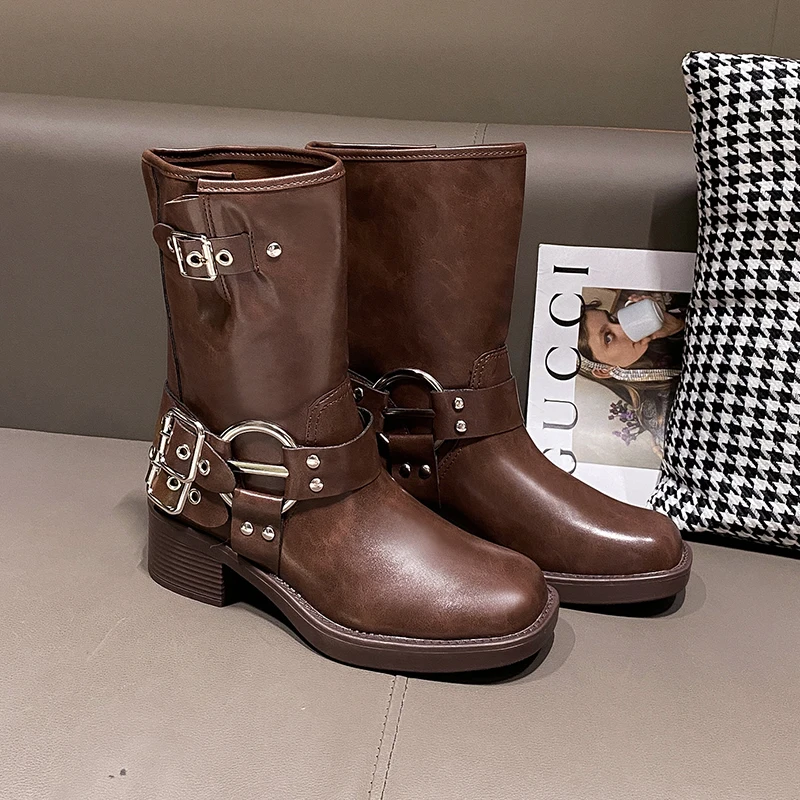 2024 New Winter Female Shoes Denim Boots Women's Retro Brown Belt Buckle Round Head High Boots Ladies Boots Knee Length Boots
2024 New Winter Female Shoes Denim Boots Women's Retro Brown Belt Buckle Round Head High Boots Ladies Boots Knee Length Boots