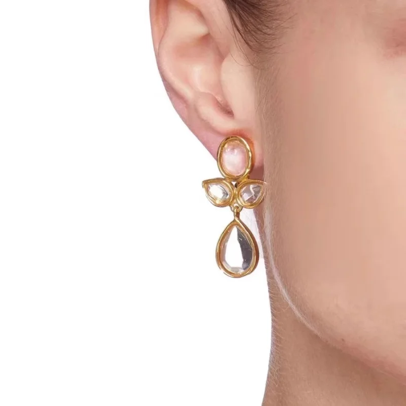 Medieval water drop crystal earrings French retro romantic zircon versatile earrings
Medieval water drop crystal earrings French retro romantic zircon versatile earrings