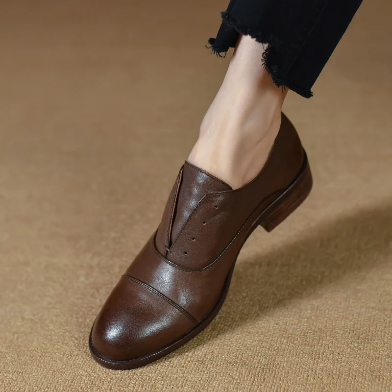 Ladies Cowhide Soft Leather Flats Low Heel Slip On Quality European OxfordsRetro Shoes For Women Vintage Round Toe Simple Shoes
Ladies Cowhide Soft Leather Flats Low Heel Slip On Quality European OxfordsRetro Shoes For Women Vintage Round Toe Simple Shoes