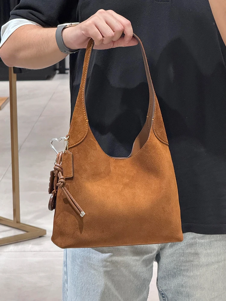 Brown Suede Tote Bag Women's 2025 New Luxury Commuter Handbag Single oulder Bag Casual Simple Sle Polyester Zipper...
Brown Suede Tote Bag Women's 2025 New Luxury Commuter Handbag Single oulder Bag Casual Simple Sle Polyester Zipper...