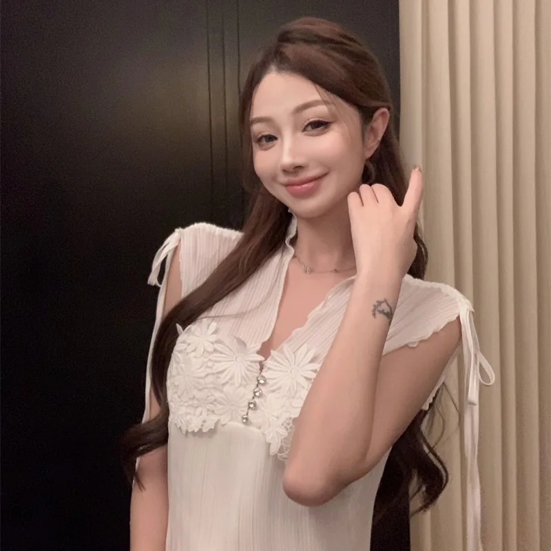 Elegant White Lace Splice V-Neck See-through Short Shoulder Women's Summer Top Design Sensation Pure Desire Slimming Hot Girl
Elegant White Lace Splice V-Neck See-through Short Shoulder Women's Summer Top Design Sensation Pure Desire Slimming Hot Girl