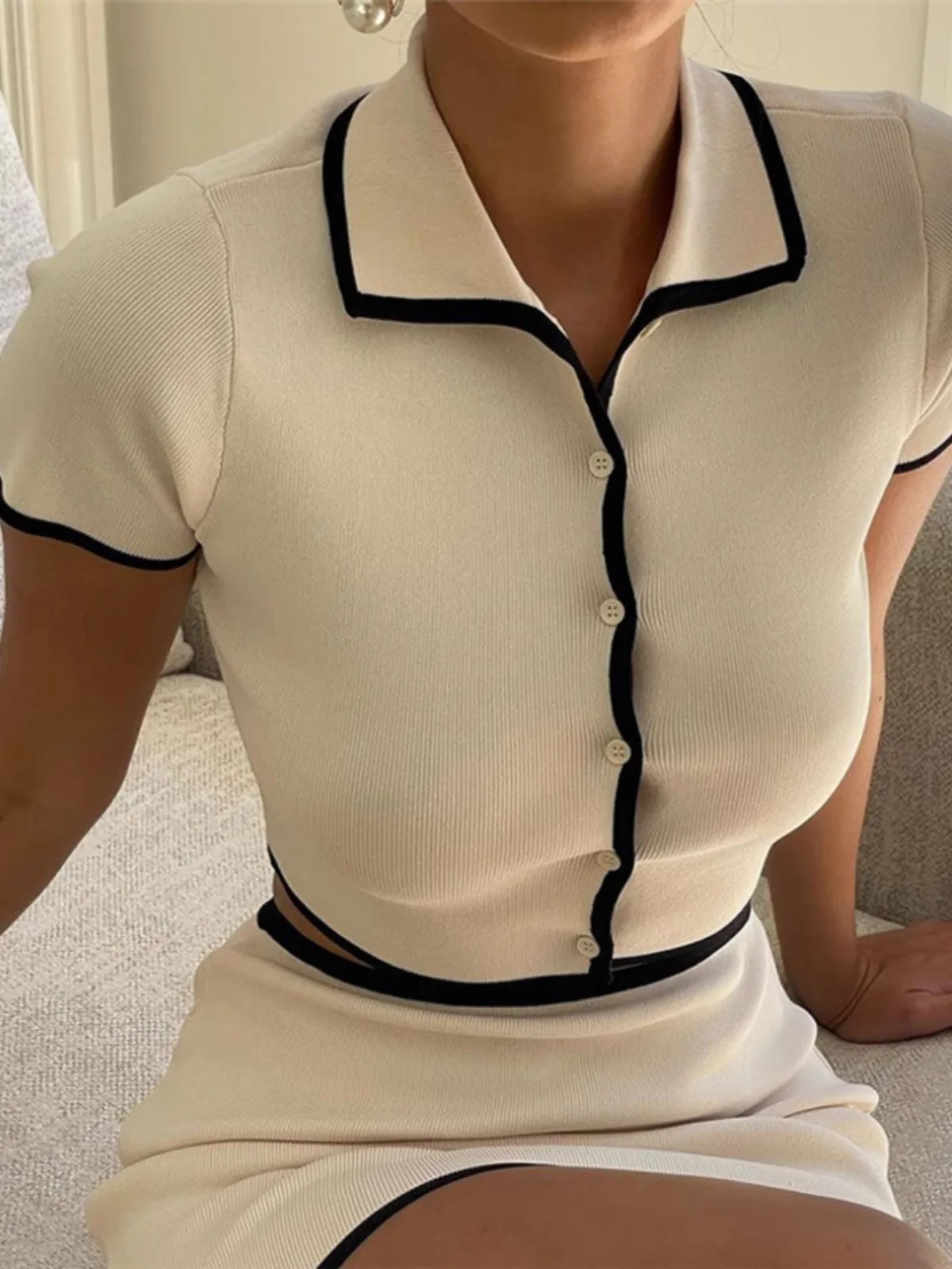 European And American Fashion Knitted Suit Women'S Summer Collar Cardigan Short Sleeved Top Paired With Slim Skirt Two-Piece Set
European And American Fashion Knitted Suit Women'S Summer Collar Cardigan Short Sleeved Top Paired With Slim Skirt Two-Piece Set