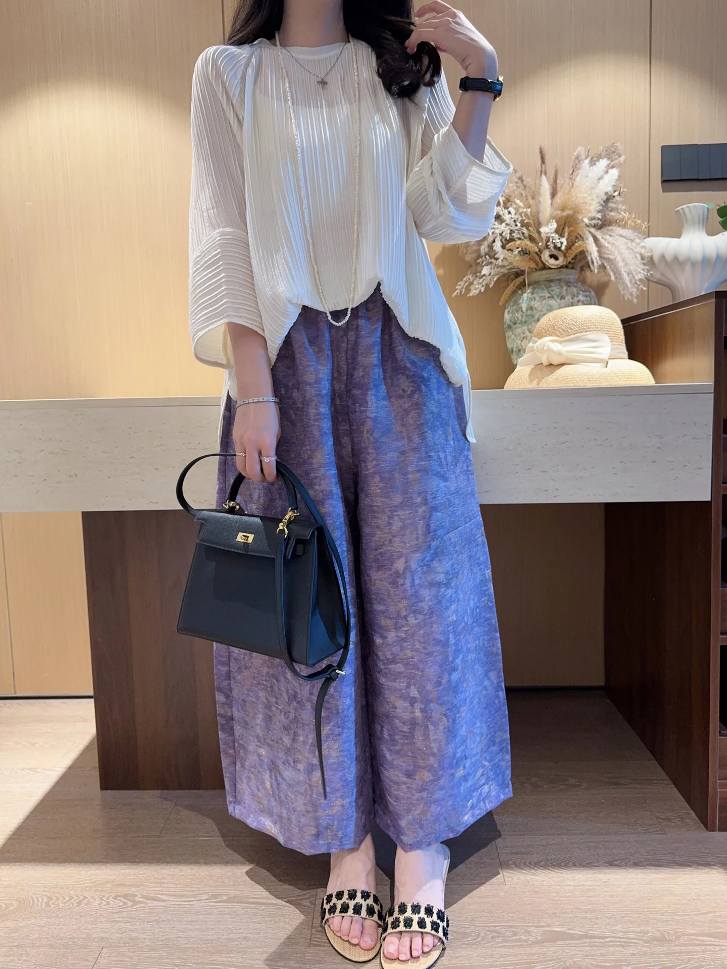 Walking with Fine Sparkle New Chinese Purple Floating Light Silk Linen Wide Leg Skirt Pants Nine Point Summer Trousers
Walking with Fine Sparkle New Chinese Purple Floating Light Silk Linen Wide Leg Skirt Pants Nine Point Summer Trousers