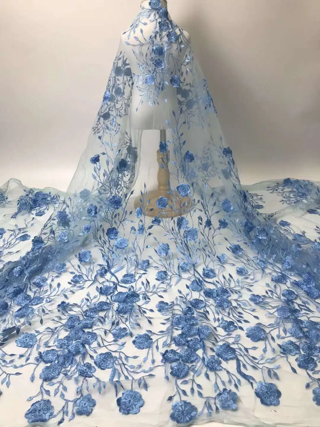 Beautiful 3D Couture design fabric Embroidery French tulle mesh lace African lace fabric wedding evening dress banquet dress
Beautiful 3D Couture design fabric Embroidery French tulle mesh lace African lace fabric wedding evening dress banquet dress
