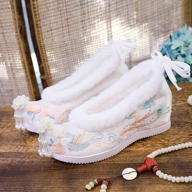Winter New High Heel the Han-Style Clothing Shoes Antique Embroidered Height Increasing Insole Han Elements Velvet shoes
Winter New High Heel the Han-Style Clothing Shoes Antique Embroidered Height Increasing Insole Han Elements Velvet shoes