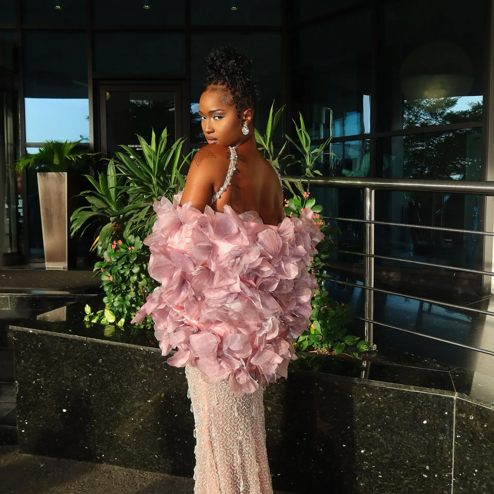 New Arrival Dusty Pink Organza Sheer Ruffle Overlay Cardigan Women Flounce Crop Top Wedding Guest Party Dressy Evening Piece
New Arrival Dusty Pink Organza Sheer Ruffle Overlay Cardigan Women Flounce Crop Top Wedding Guest Party Dressy Evening Piece