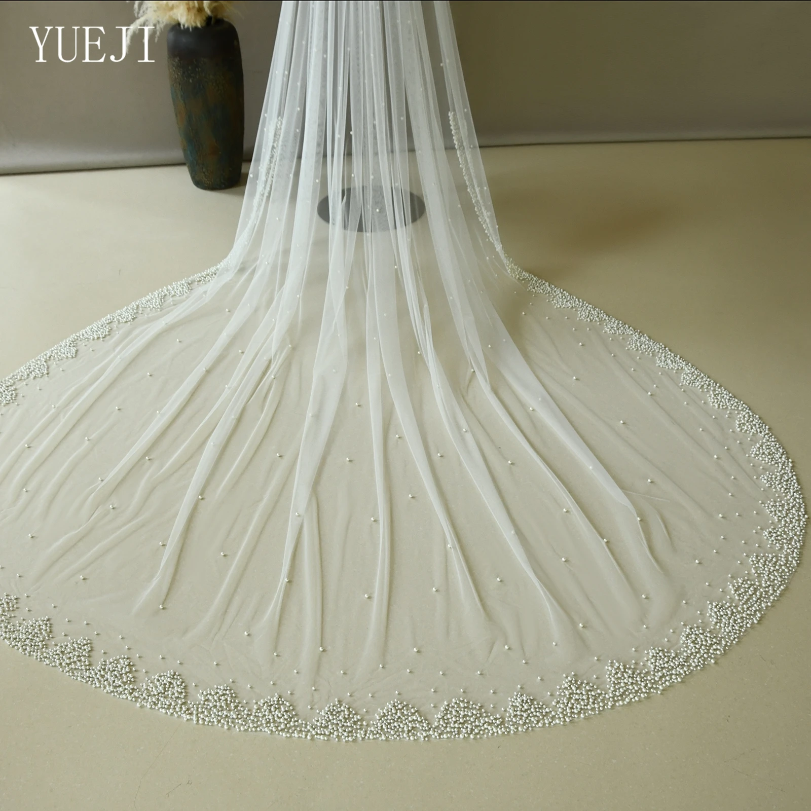 YUEJI Oversized Luxury Wedding Bridal Veil Pearl Edge Embellished Cathedral Tail Single Layer Wedding Veil V281
YUEJI Oversized Luxury Wedding Bridal Veil Pearl Edge Embellished Cathedral Tail Single Layer Wedding Veil V281