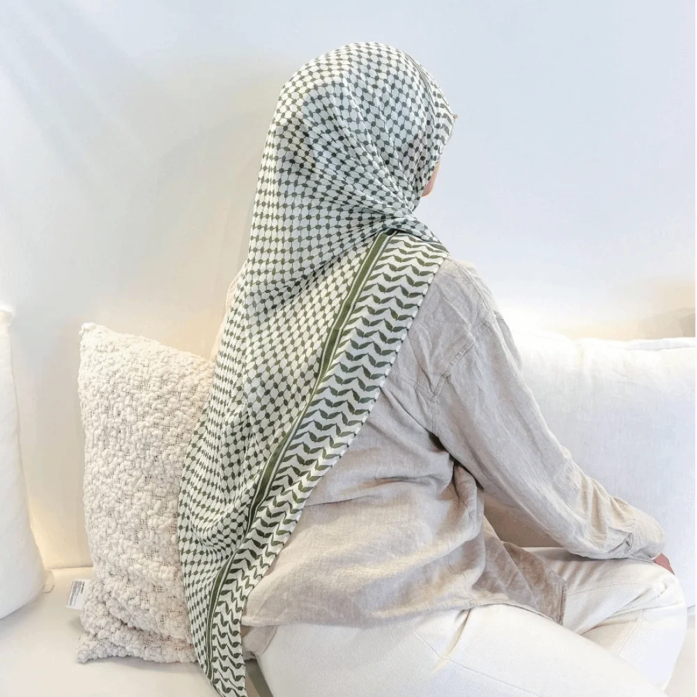 Elegant Plaid Print Keffiyel Headscarf Long Thin Chiffon Hijab Scarf Sunscreen Bandana Islamic Headscarf Ladies
Elegant Plaid Print Keffiyel Headscarf Long Thin Chiffon Hijab Scarf Sunscreen Bandana Islamic Headscarf Ladies