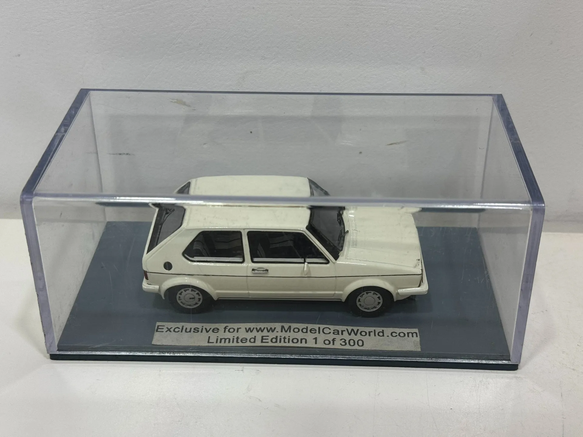 Литая под давлением модель автомобиля в масштабе 1/43, Коллекционная игрушка, подарок, сувенир, дисплей, орнамент 
Литая под давлением модель автомобиля в масштабе 1/43, Коллекционная игрушка, подарок, сувенир, дисплей, орнамент