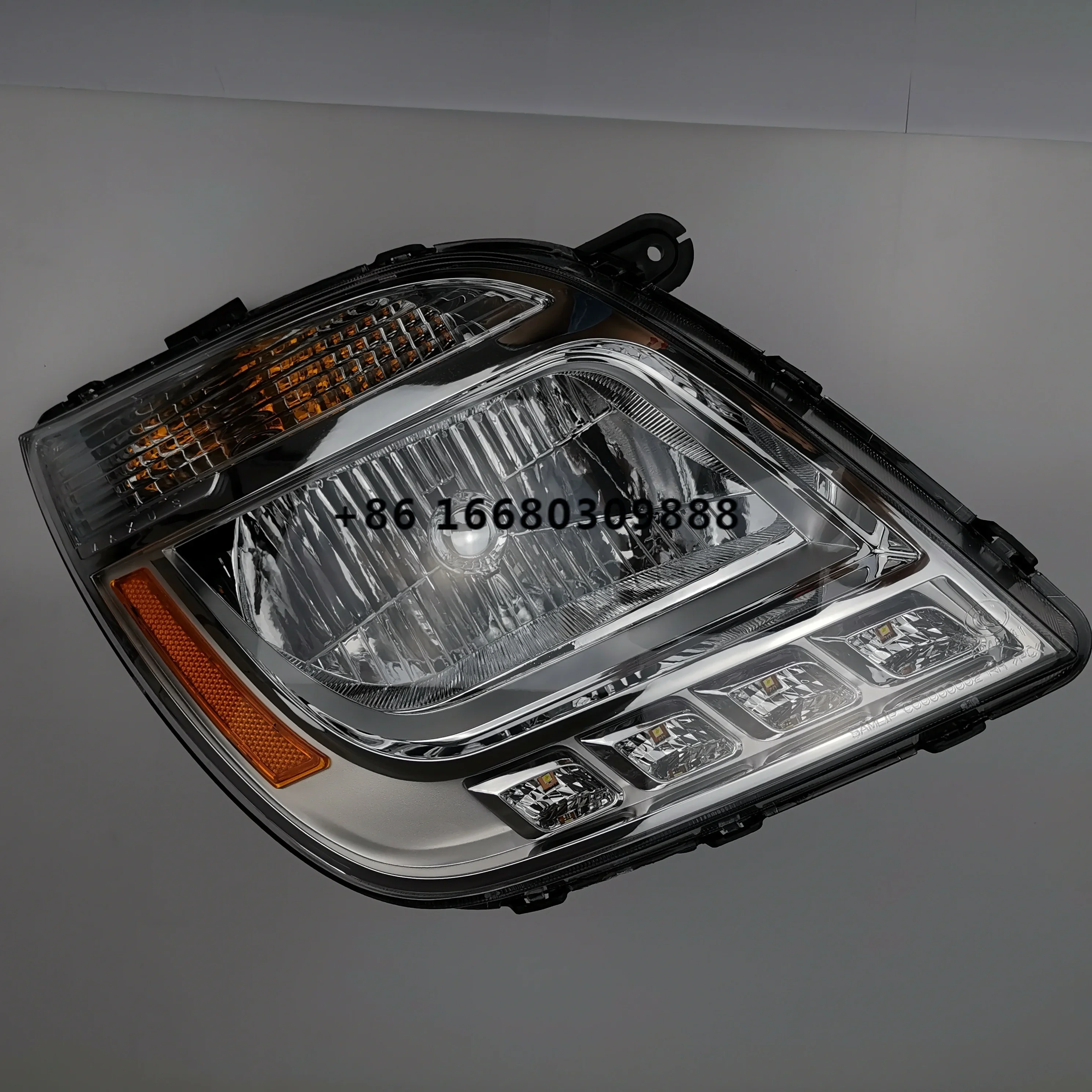 SAIC MAXUS V80 Original Front Headlight Assembly C00090521 C00090522
SAIC MAXUS V80 Original Front Headlight Assembly C00090521 C00090522