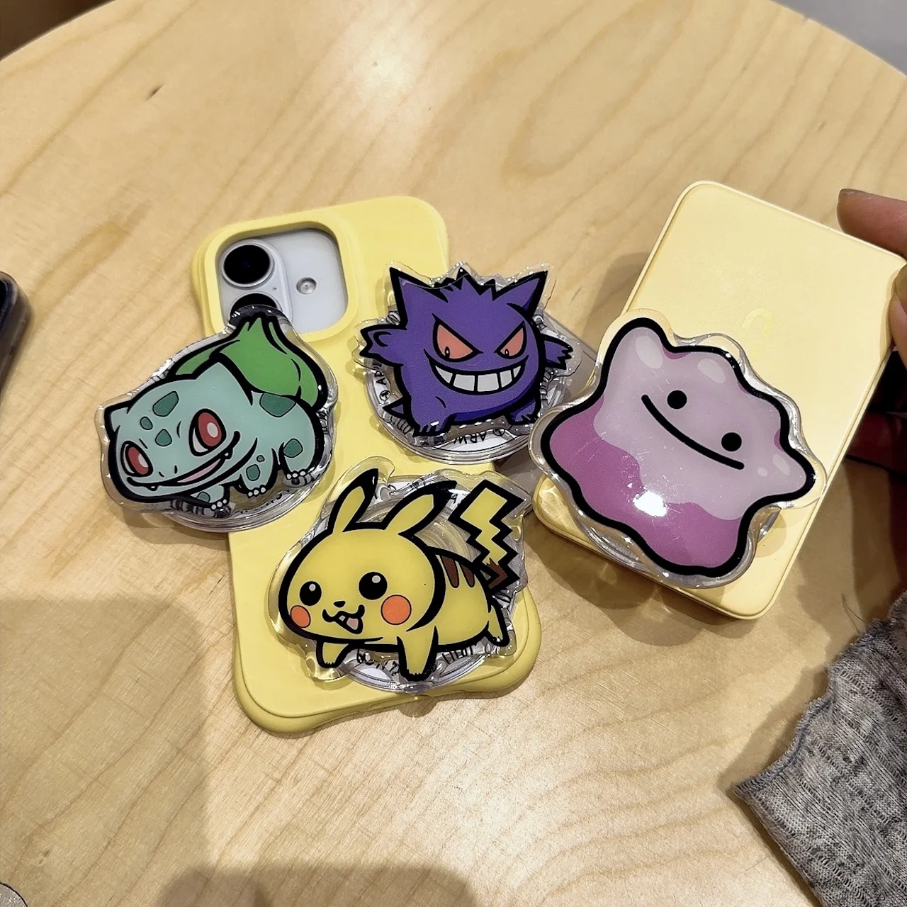 Cute 360° Rotation Gamer Desk Magnetic Phone Holder Foldable Lazy Stand Desktop Video Mount For Cartoon For Pikachu For Gengar
Cute 360° Rotation Gamer Desk Magnetic Phone Holder Foldable Lazy Stand Desktop Video Mount For Cartoon For Pikachu For Gengar